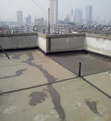 潮州市漏水维修 楼顶漏水是什么原因，楼顶漏水维修方法是什么?